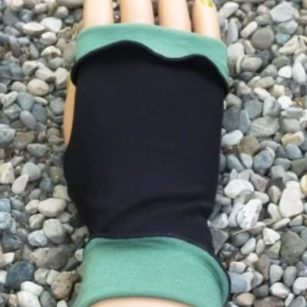 Caron Miller Reversible Fingerless Gloves, Sage
